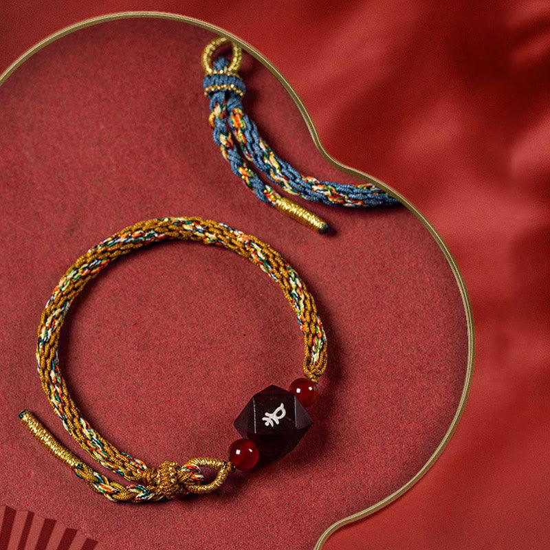 Pulsera de protección con hilo rojo de sándalo rojo y hojas pequeñas de Buda natal con Buddha Stones del zodíaco chino