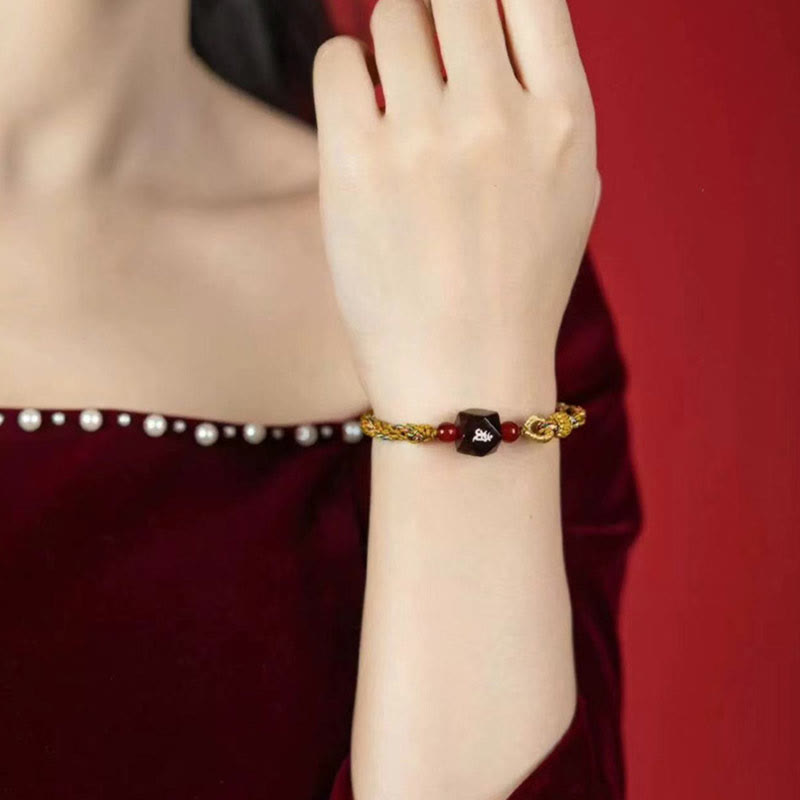Pulsera de protección con hilo rojo de sándalo rojo y hojas pequeñas de Buda natal con Buddha Stones del zodíaco chino
