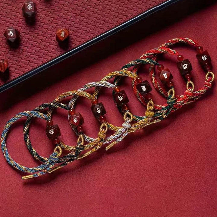 Pulsera de protección con hilo rojo de sándalo rojo y hojas pequeñas de Buda natal con Buddha Stones del zodíaco chino