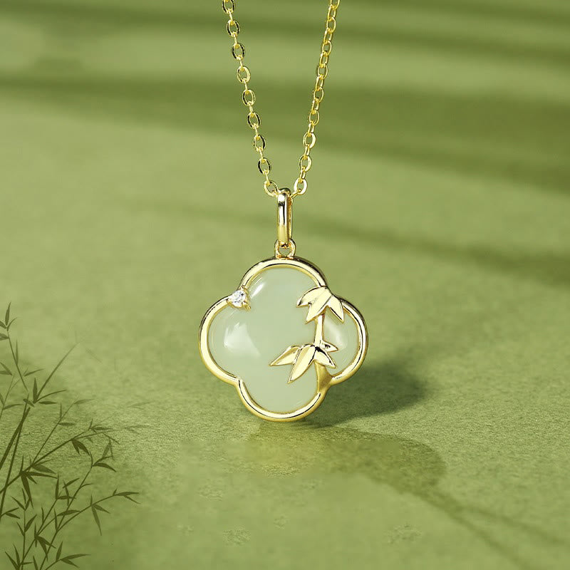 Collar con colgante de trébol de cuatro hojas y bambú en plata de ley 925 con Buddha Stones y jade hetiano