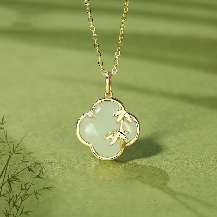 Collar con colgante de trébol de cuatro hojas y bambú en plata de ley 925 con Buddha Stones y jade hetiano