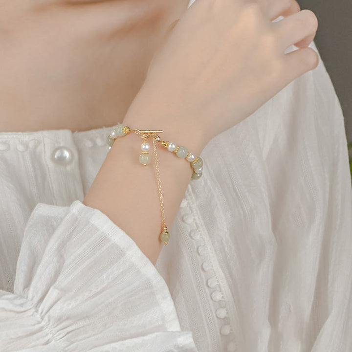 Pulsera de la abundancia con colgante de trébol de cuatro hojas de aleación de perla de jade hetiano y Buddha Stones