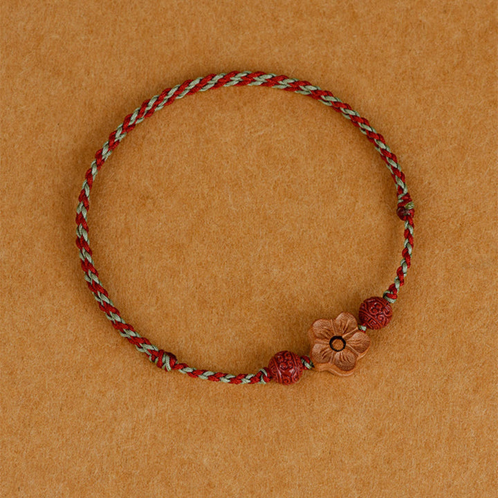 Pulsera de tobillo con hilo de riqueza de cinabrio y pequeñas flores de durazno con Buddha Stones