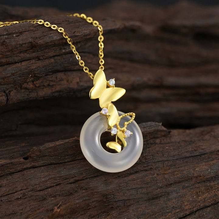 Colgante de plata de Buddha Stones 925 con forma de mariposa y calcedonia, con hebilla de paz y bendición de la suerte