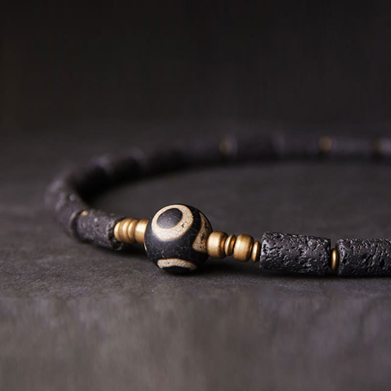 Pulsera de calma con múltiples vueltas de latón y cobre con cuentas Dzi de tres ojos y piedra de lava vintage de Buddha Stones