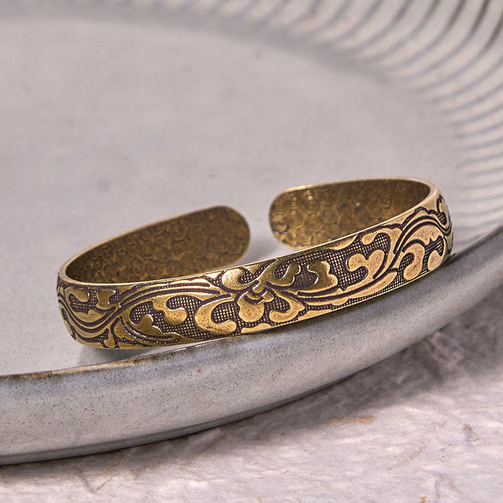 Brazalete de equilibrio de cobre y latón con flores y Buddha Stones para el cuidado personal