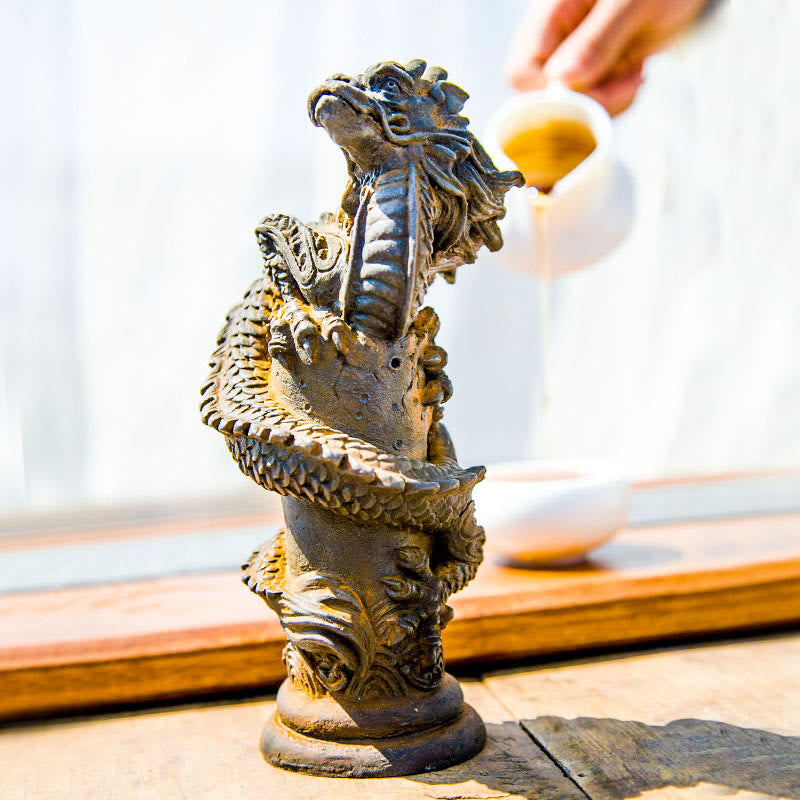 Estatua de resina fundida con óxido de hierro y polvo de Buddha Stones hecha a mano con forma de dragón volador alrededor del pilar para decoración del hogar