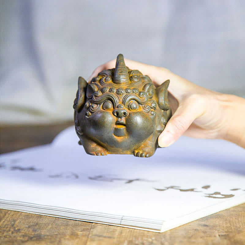 Estatua de resina fundida con óxido de hierro en polvo de PiXiu hecha a mano con Buddha Stones para decoración del hogar