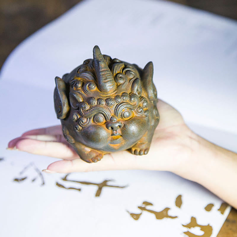 Estatua de resina fundida con óxido de hierro en polvo de PiXiu hecha a mano con Buddha Stones para decoración del hogar