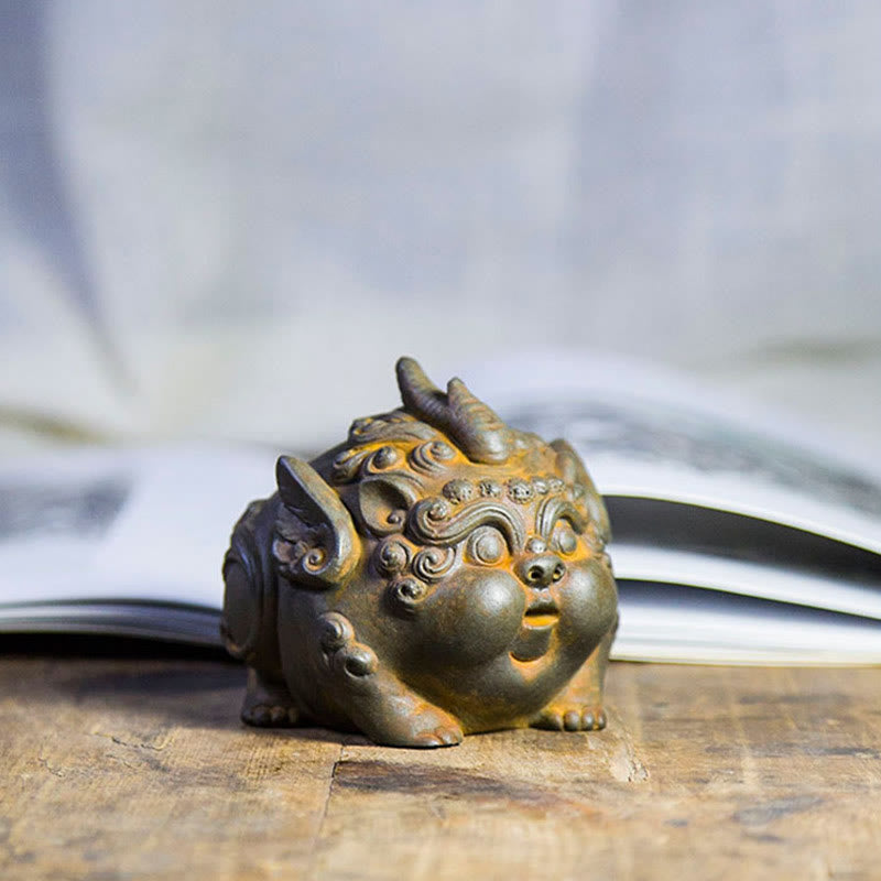 Estatua de resina fundida con óxido de hierro en polvo de PiXiu hecha a mano con Buddha Stones para decoración del hogar