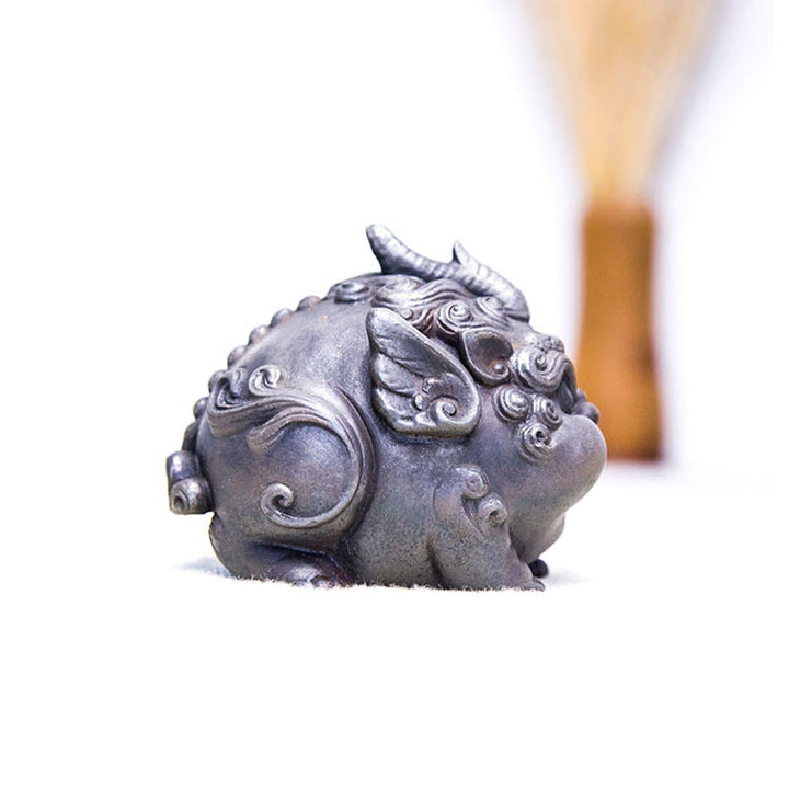 Estatua de resina fundida con óxido de hierro en polvo de PiXiu hecha a mano con Buddha Stones para decoración del hogar