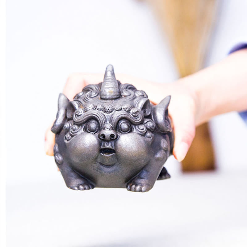 Estatua de resina fundida con óxido de hierro en polvo de PiXiu hecha a mano con Buddha Stones para decoración del hogar