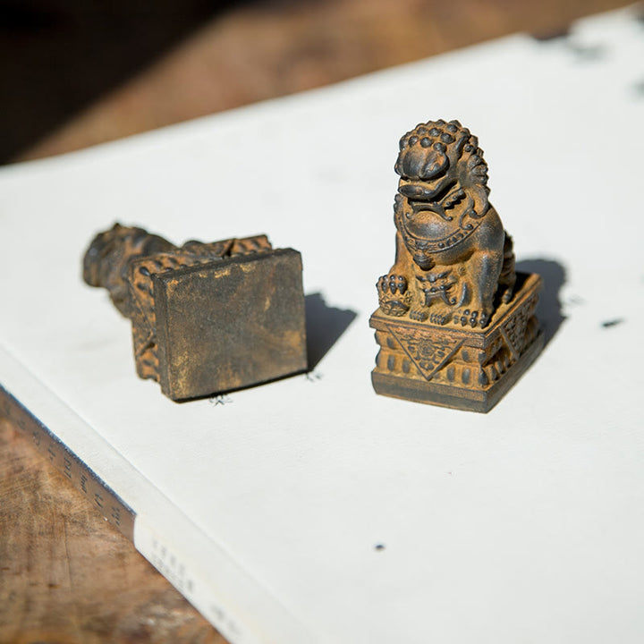 Estatua de resina fundida con óxido de hierro y polvo de león hecha a mano con Buddha Stones, protección contra el mal, decoración del hogar