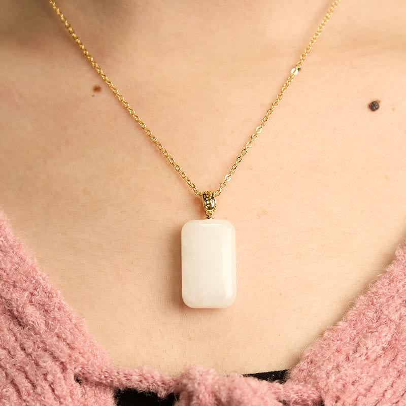 Colgante de collar de prosperidad de plata y jade hetiano con piedras de Buddha Stones