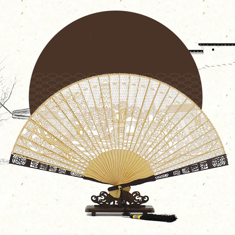 Abanico plegable de madera birmana de mano con diseño de la colina del tigre y tallado hueco de Buddha Stones en el jardín de Suzhou