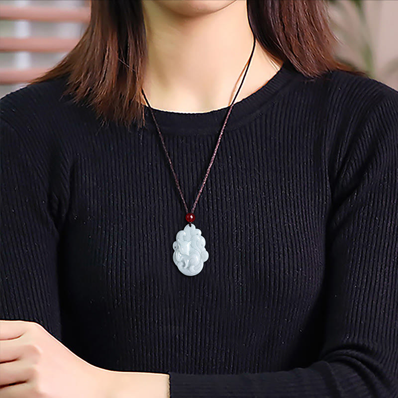Colgante de collar con zorro de nueve colas de jade natural y Buddha Stones