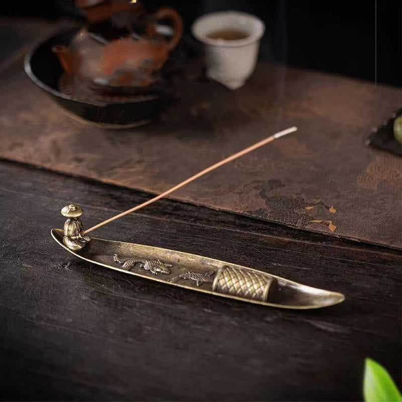 Quemador de incienso de aleación de zinc con forma de pez koi y barco de pescador con Buddha Stones, decoración curativa
