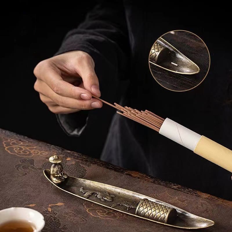 Quemador de incienso de aleación de zinc con forma de pez koi y barco de pescador con Buddha Stones, decoración curativa