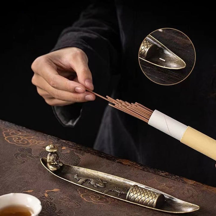 Quemador de incienso de aleación de zinc con forma de pez koi y barco de pescador con Buddha Stones, decoración curativa