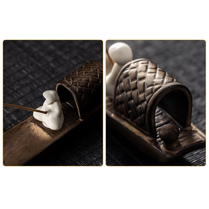 Quemador de incienso de cerámica marrón con forma de pescador y curación zen con Buddha Stones