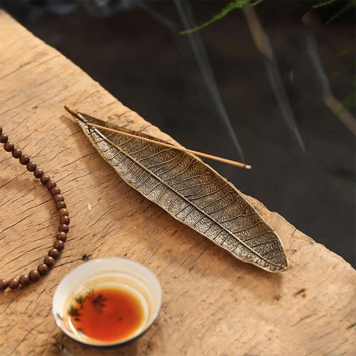 Quemador de incienso curativo con hojas orientales de aleación de Buddha Stones