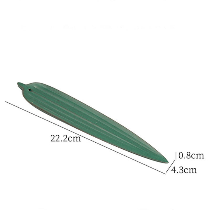 Quemador de incienso de cerámica curativo con hojas de bambú verde y Buddha Stones