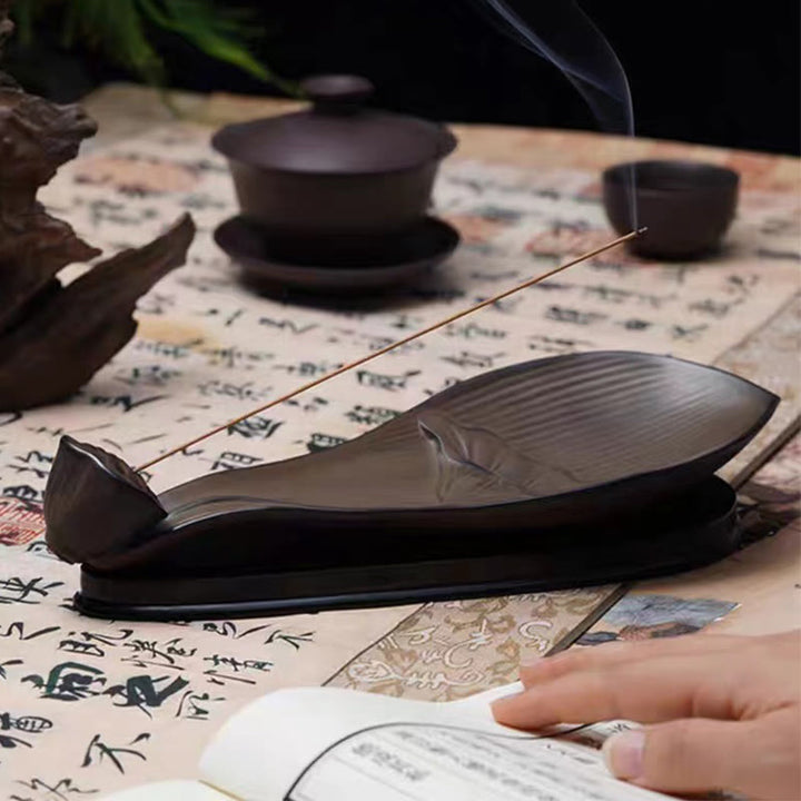 Quemador de incienso de cerámica marrón con forma de vaina de loto y Buddha Stones para curación zen