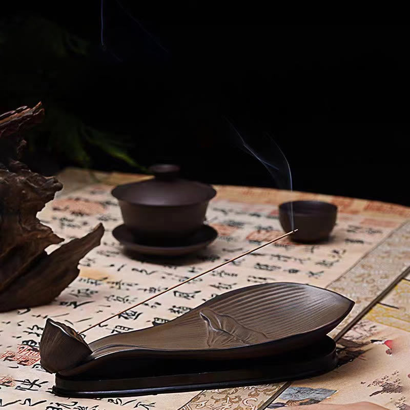 Quemador de incienso de cerámica marrón con forma de vaina de loto y Buddha Stones para curación zen