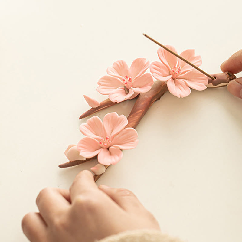 Quemador de incienso de cerámica curativo con ramas de ciruelo en flor y Buddha Stones para decoración de escritorio
