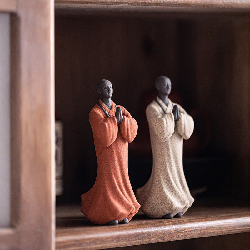 Figura de monje meditando y rezando con Buddha Stones, cerámica, compasión, serenidad, decoración del hogar
