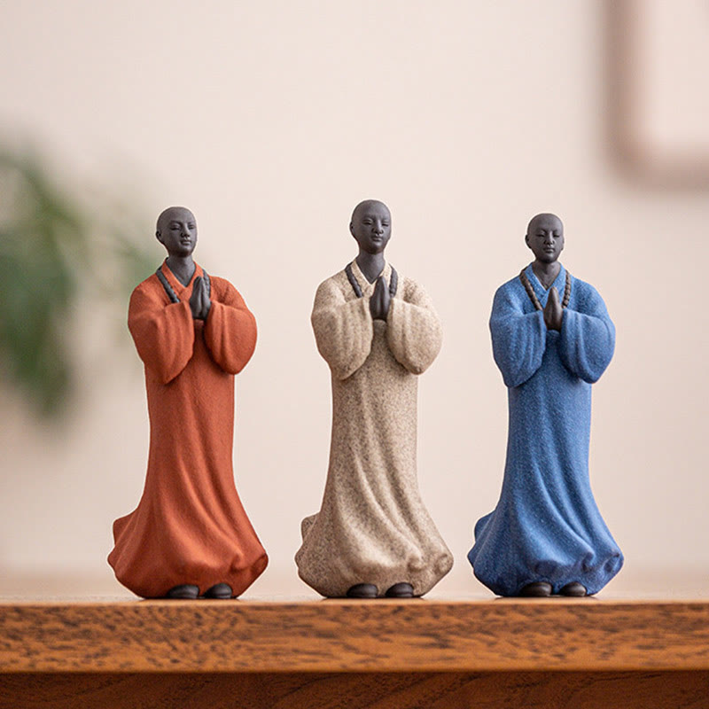 Figura de monje meditando y rezando con Buddha Stones, cerámica, compasión, serenidad, decoración del hogar
