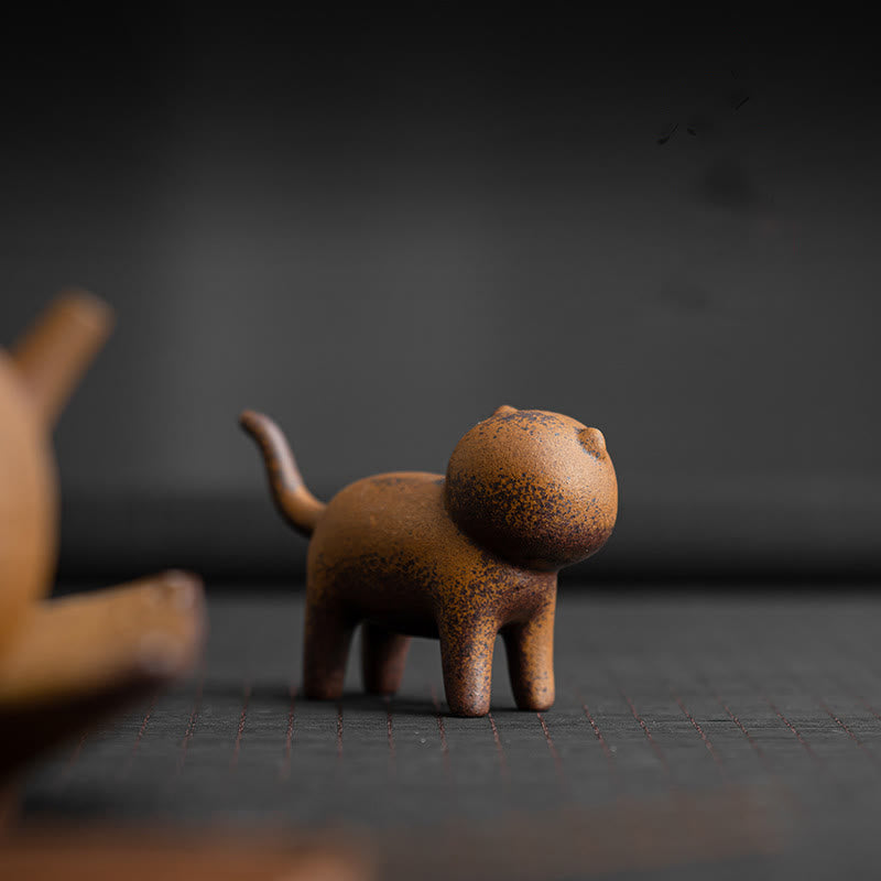 Figura decorativa de cerámica para escritorio del hogar con forma de gato de pie en miniatura con forma de rana y Buddha Stones - Gato de pie 10,2 x 3,3 x 6,3 cm - image 1