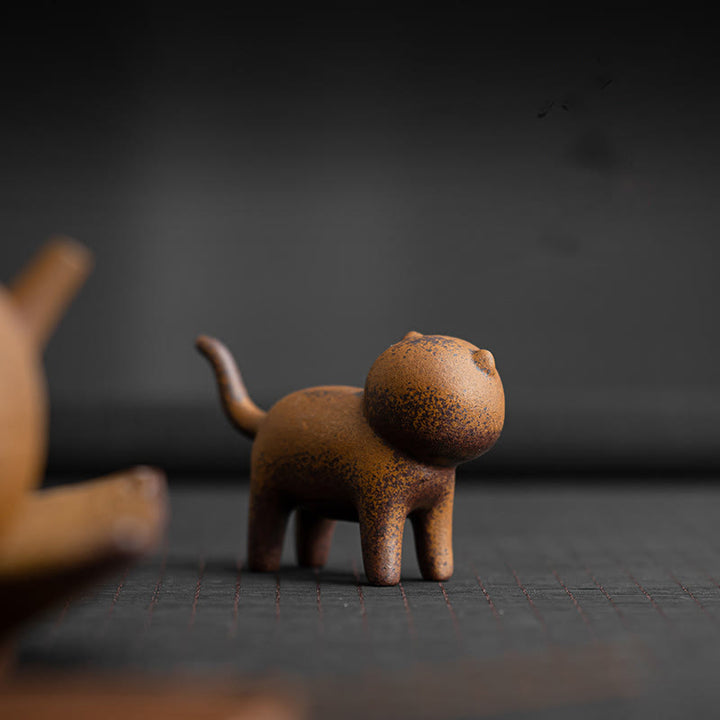 Figura decorativa de cerámica para escritorio del hogar con forma de gato de pie en miniatura con forma de rana y Buddha Stones - Gato de pie 10,2 x 3,3 x 6,3 cm - image 1