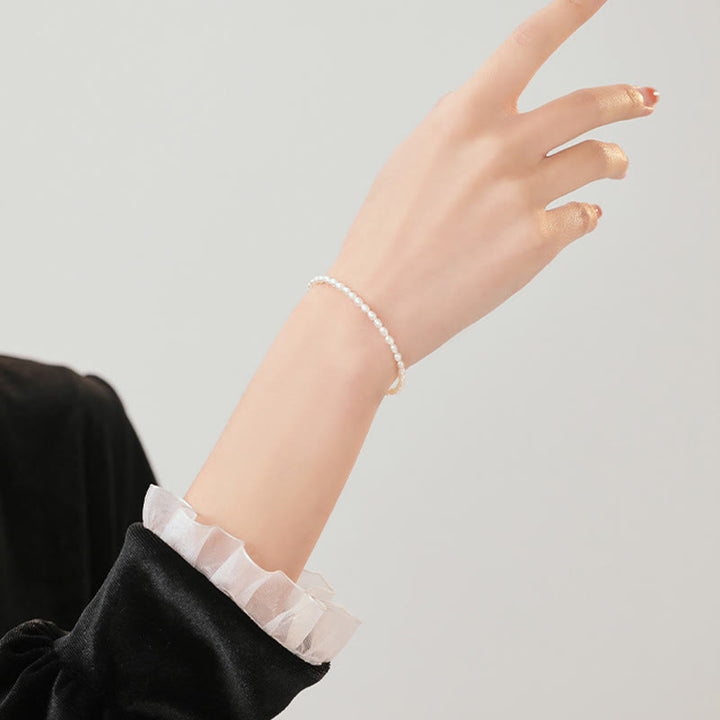 Pulsera de la sabiduría de cobre bañada en oro de 14 k con perlas naturales ultrafinas de 2 mm y Buddha Stones