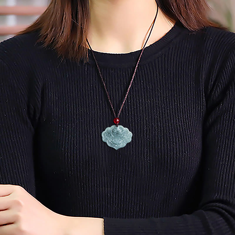 Collar con colgante de cuerda de jade tallado con diseño de loto y Buddha Stones