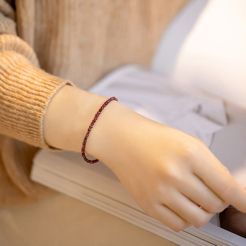 Pulsera protectora de cuentas ultrafinas de granate natural de 3 mm con Buddha Stones