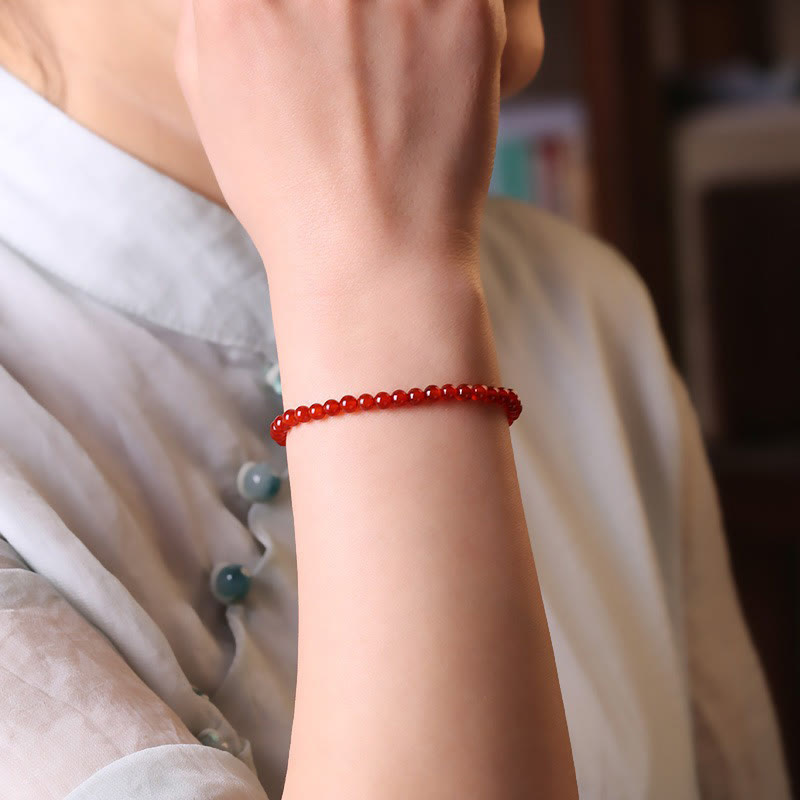 Pulsera de cuentas ultrafinas de ágata roja pequeña con Buddha Stones para calmar la mente