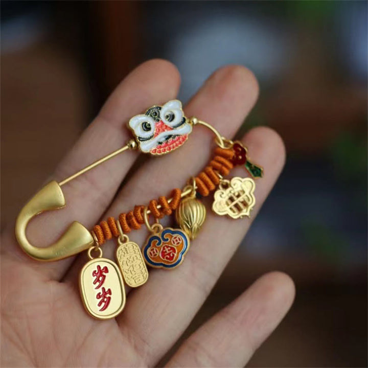 Broche de la suerte de cobre con capullo de loto y león danzante de Buddha Stones