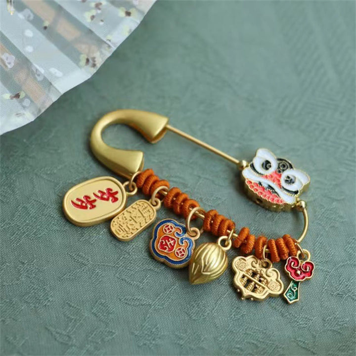 Broche de la suerte de cobre con capullo de loto y león danzante de Buddha Stones