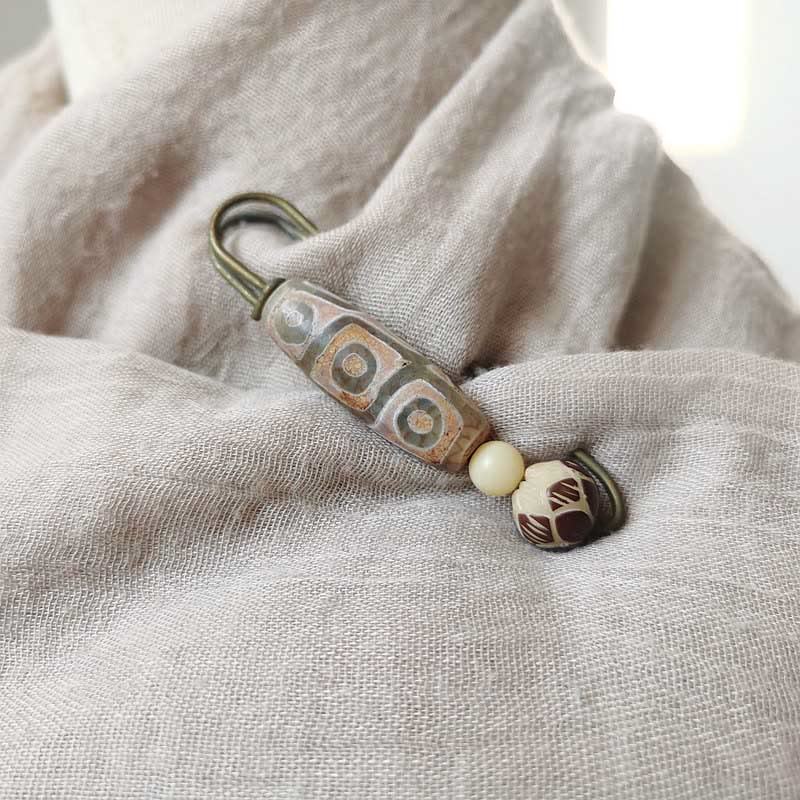 Broche protector de loto con semillas de Bodhi y cuentas Dzi de nueve Buddha Stones