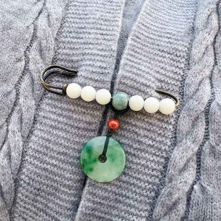 Broche de la suerte con hebilla de la paz de jade y semillas de Bodhi y Buddha Stones
