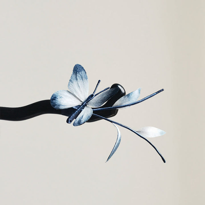 Broche de mariposa de seda morera con flores de terciopelo hechas a mano con Buddha Stones