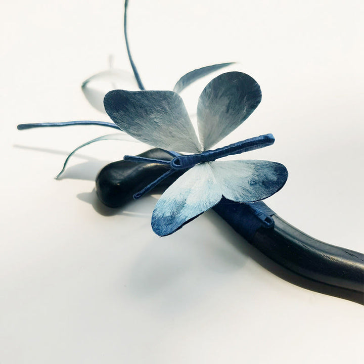 Broche de mariposa de seda morera con flores de terciopelo hechas a mano con Buddha Stones