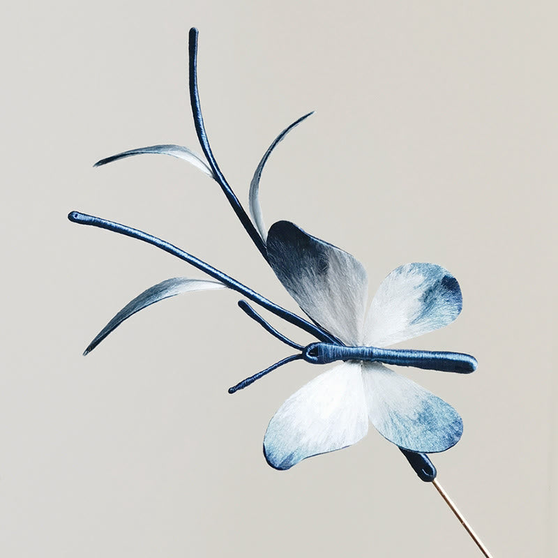 Broche de mariposa de seda morera con flores de terciopelo hechas a mano con Buddha Stones