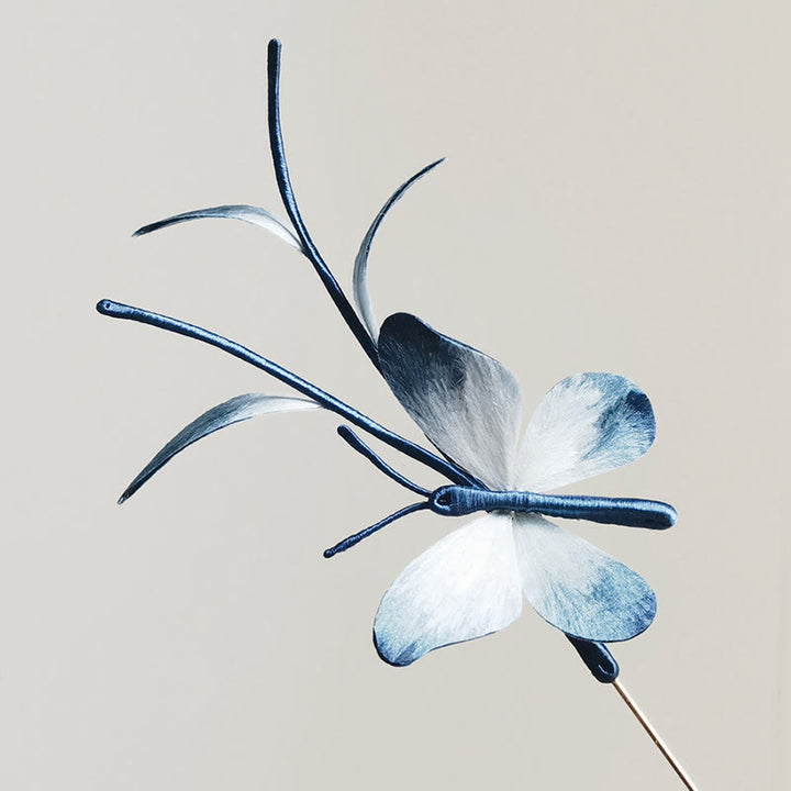 Broche de mariposa de seda morera con flores de terciopelo hechas a mano con Buddha Stones