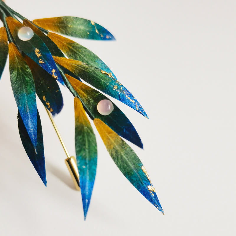 Broche de hojas de seda morera, verde, amarillo y azul, hecho a mano con flores de terciopelo y Buddha Stones