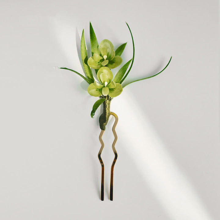 Broche para el pelo con flores de terciopelo hechas a mano y hojas de seda morera con Buddha Stones