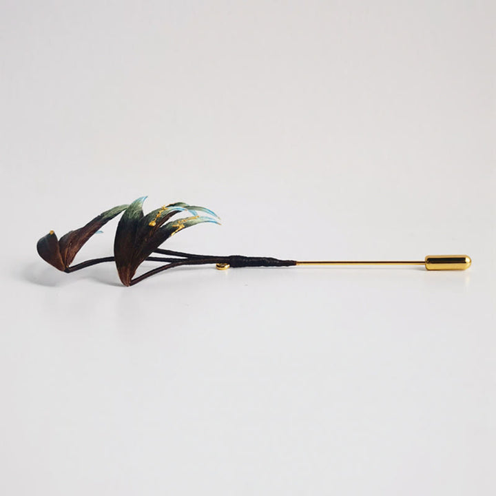 Broche de hojas de bambú verde de seda morera con flores de terciopelo hechas a mano con Buddha Stones