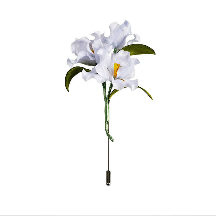 Broche de flor de lirio blanco de seda morera con flores de terciopelo hechas a mano con Buddha Stones