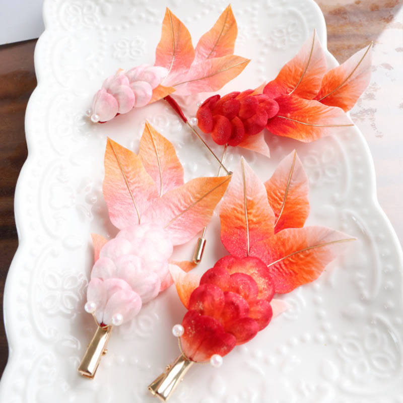 Broche para el pelo con forma de pez koi rojo y flores de terciopelo de Yangzhou hecho a mano con Buddha Stones